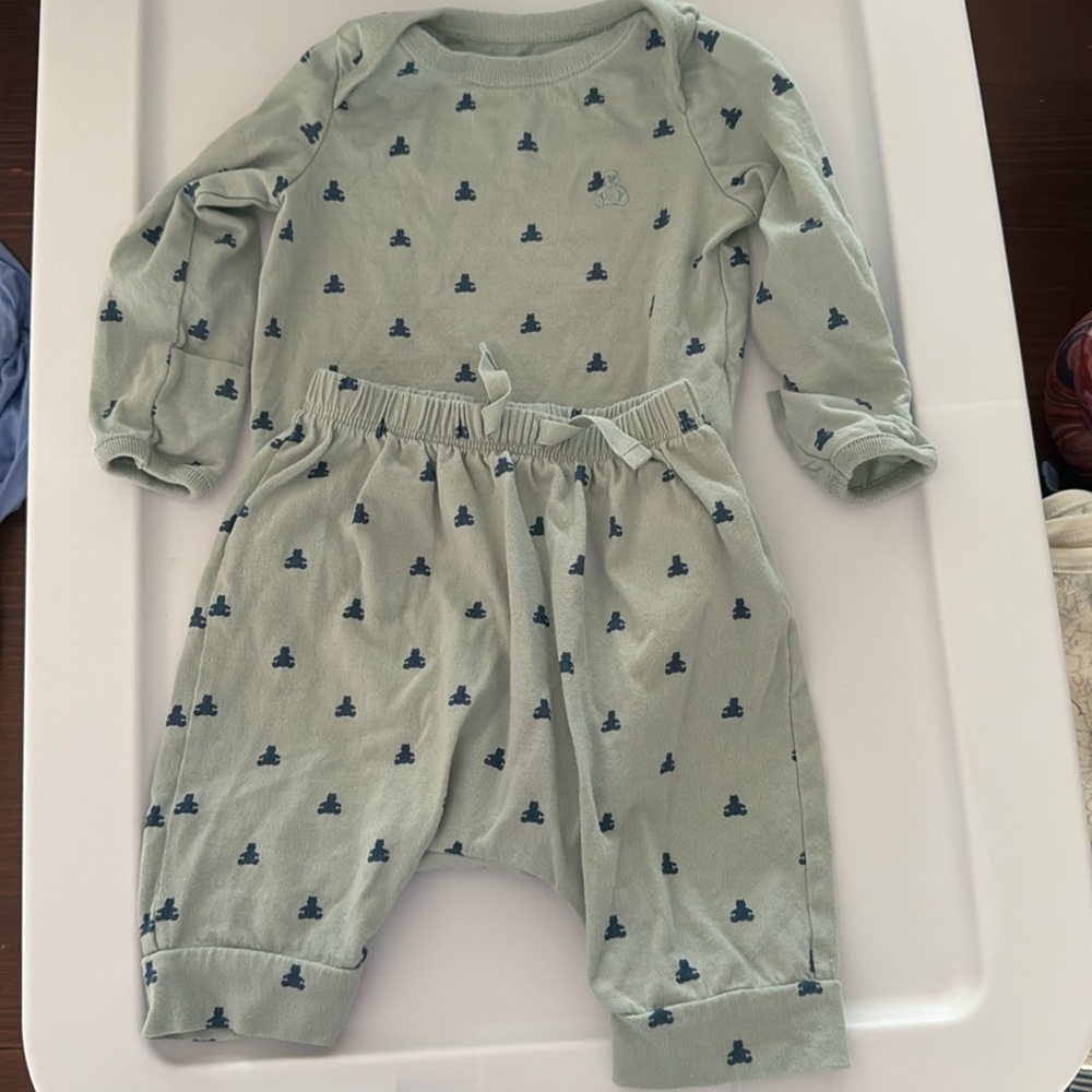 Baby gap outfit